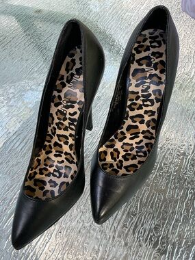 Colin Stuart Black Leather 4 Inch 
Pointed Stiletto Heel Pumps-Size 5.5-VGUC